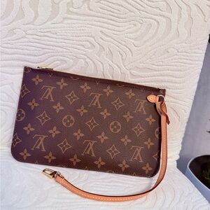 Authentic Louis Vuitton Monogram Neverfull Clutch/Wristlet